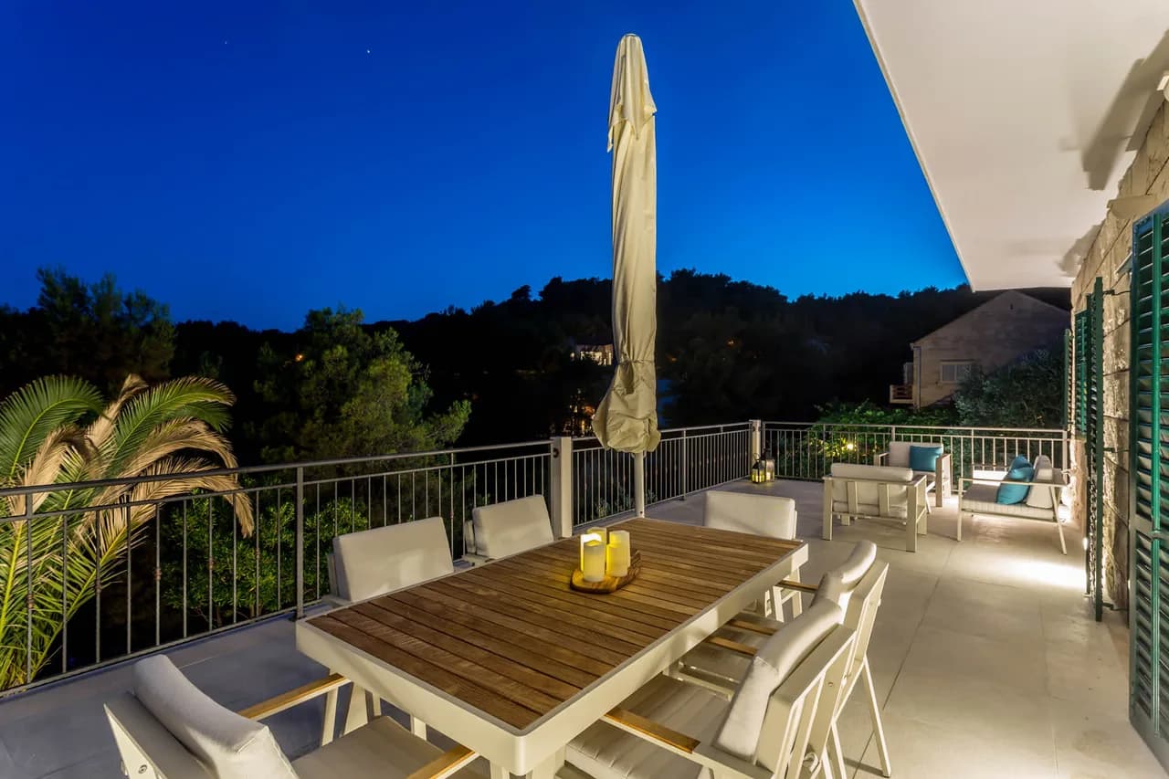 Elegant Villa With Solar-heated Pool photo 4