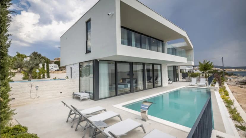 Elegant Coastal Living, Stunning Views