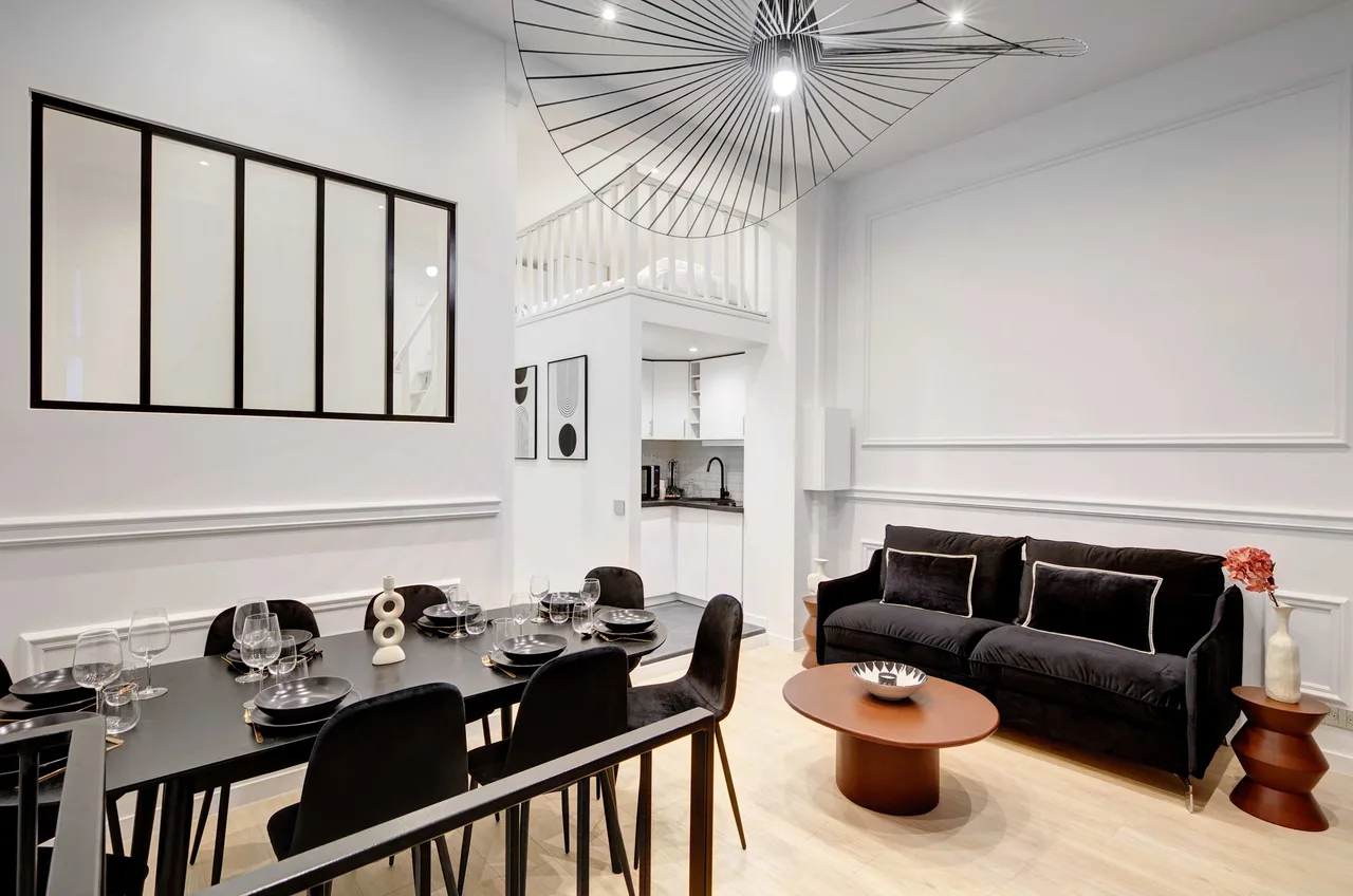Duplex Apartment with Billiard Table in Paris photo 2