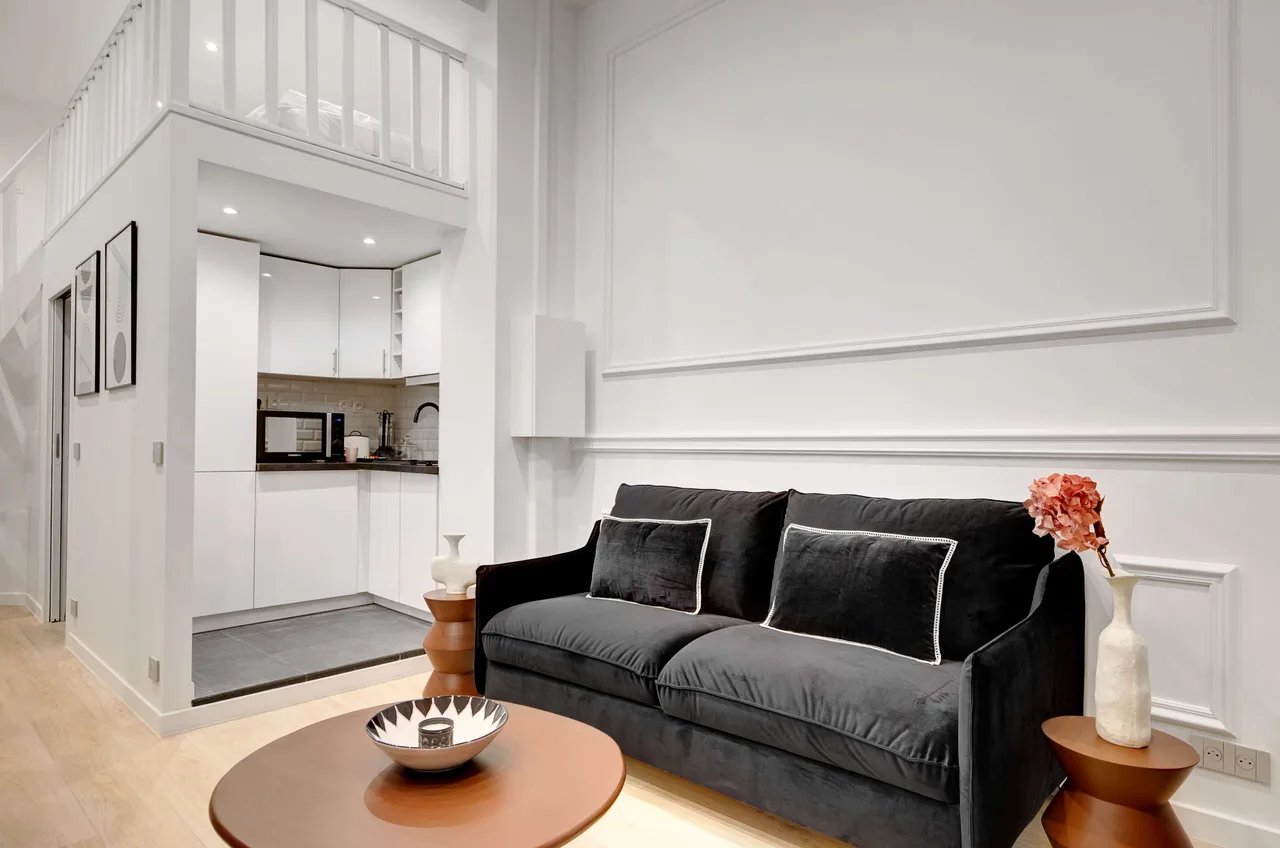 Duplex Apartment with Billiard Table in Paris photo 3