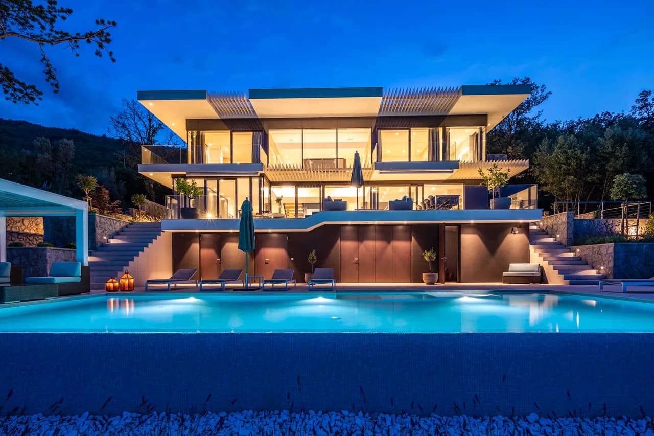 Stylish Villa Overlooking Sea With Pool