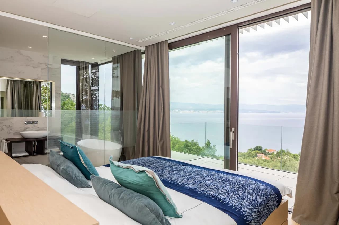 Stylish Villa Overlooking Sea With Pool photo 3
