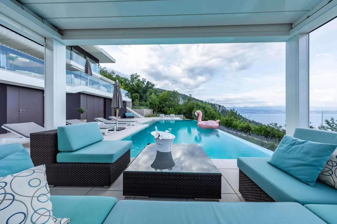 Stylish Villa Overlooking Sea With Pool photo 4
