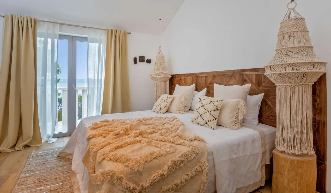 Bohemian Beachside Villa With Private Balcony photo 3