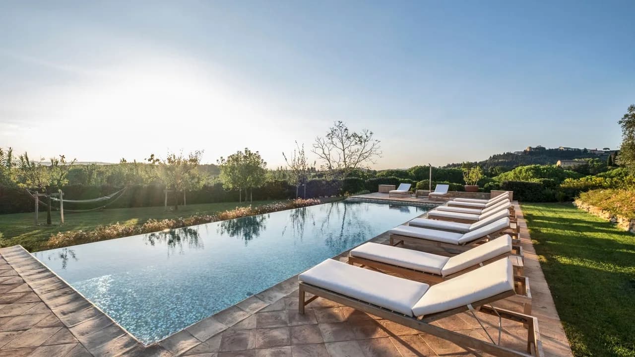 Grand Villa With Tranquil Surroundings photo 4