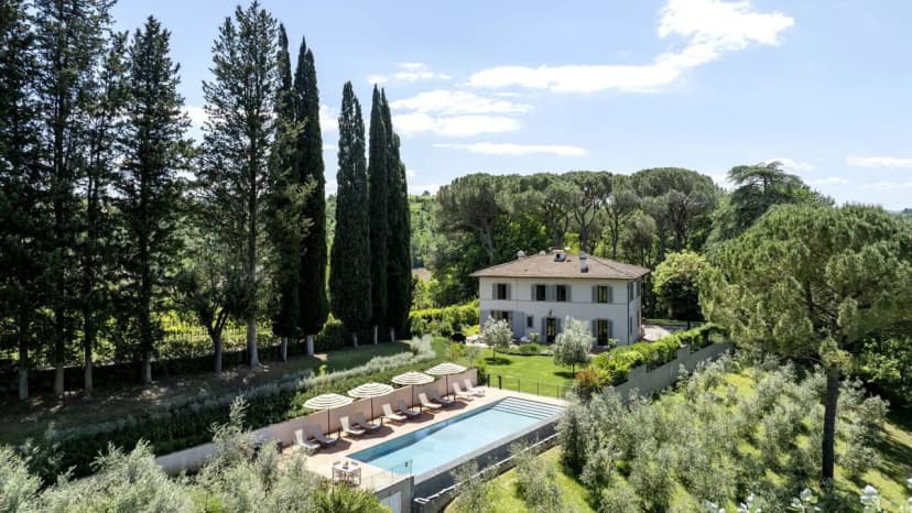 Luxurious Tuscan Life With Privacy