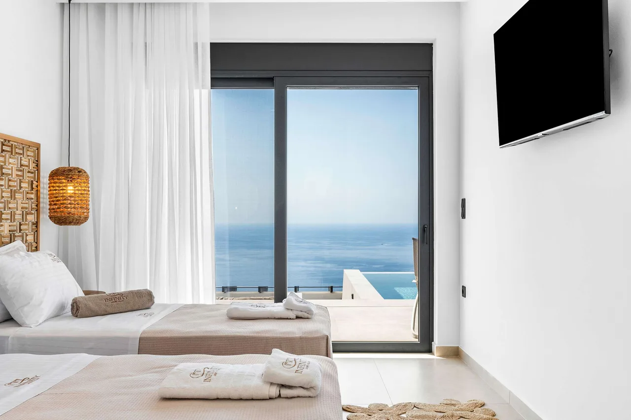 Stylish Villa With Mesmerizing Ocean Views photo 2