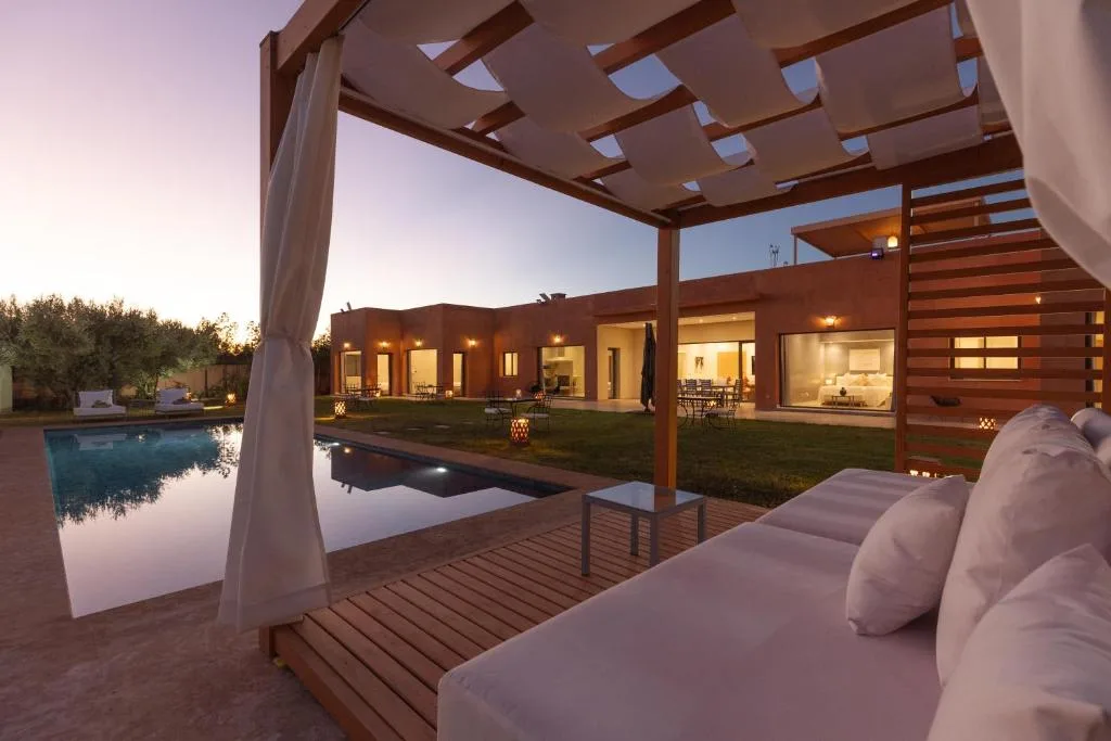 Dual-Pool Seven Bedroom Villa in Marrakech photo 2
