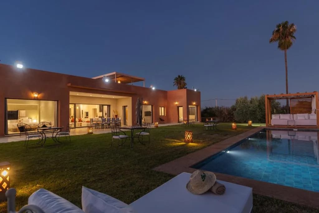 Dual-Pool Seven Bedroom Villa in Marrakech photo 3