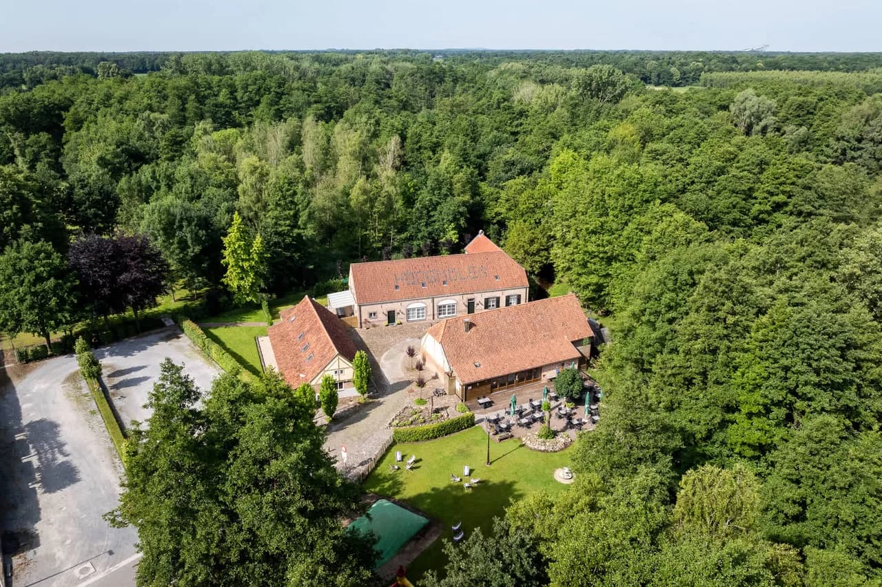 Spacious Seven-Bedroom Villa in Meeuwen-Gruitrode photo 2