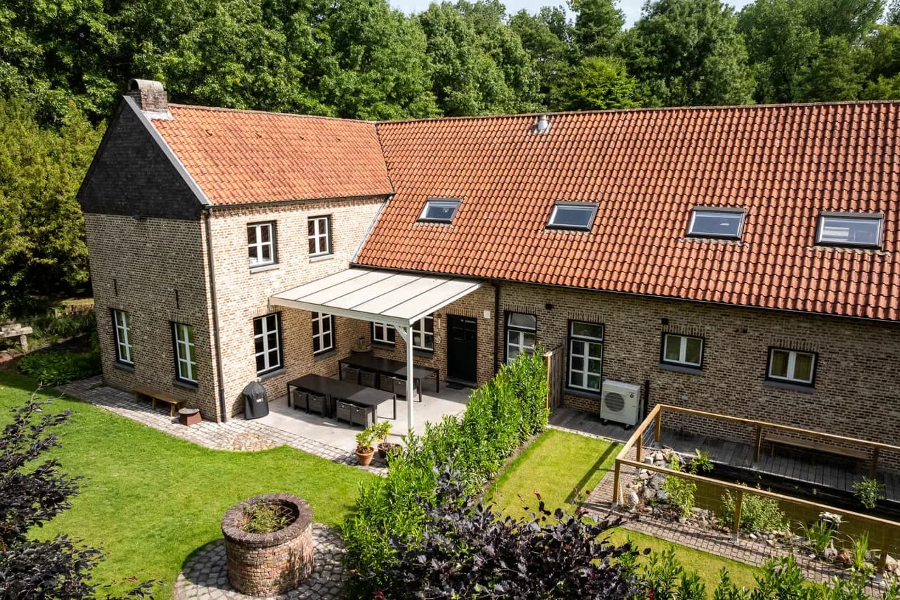 Spacious Seven-Bedroom Villa in Meeuwen-Gruitrode photo 3
