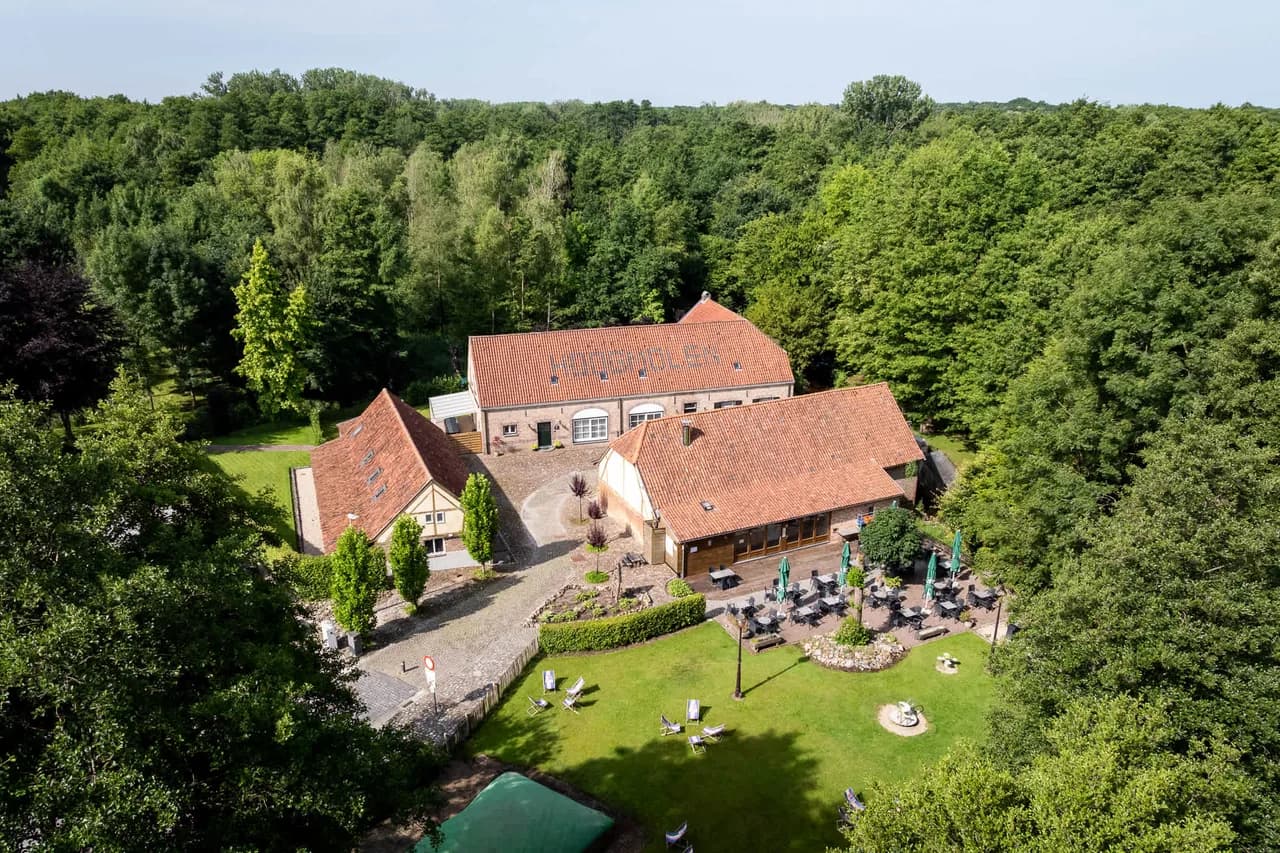 Spacious Ten Bedroom Villa in Meeuwen-Gruitrode photo 2