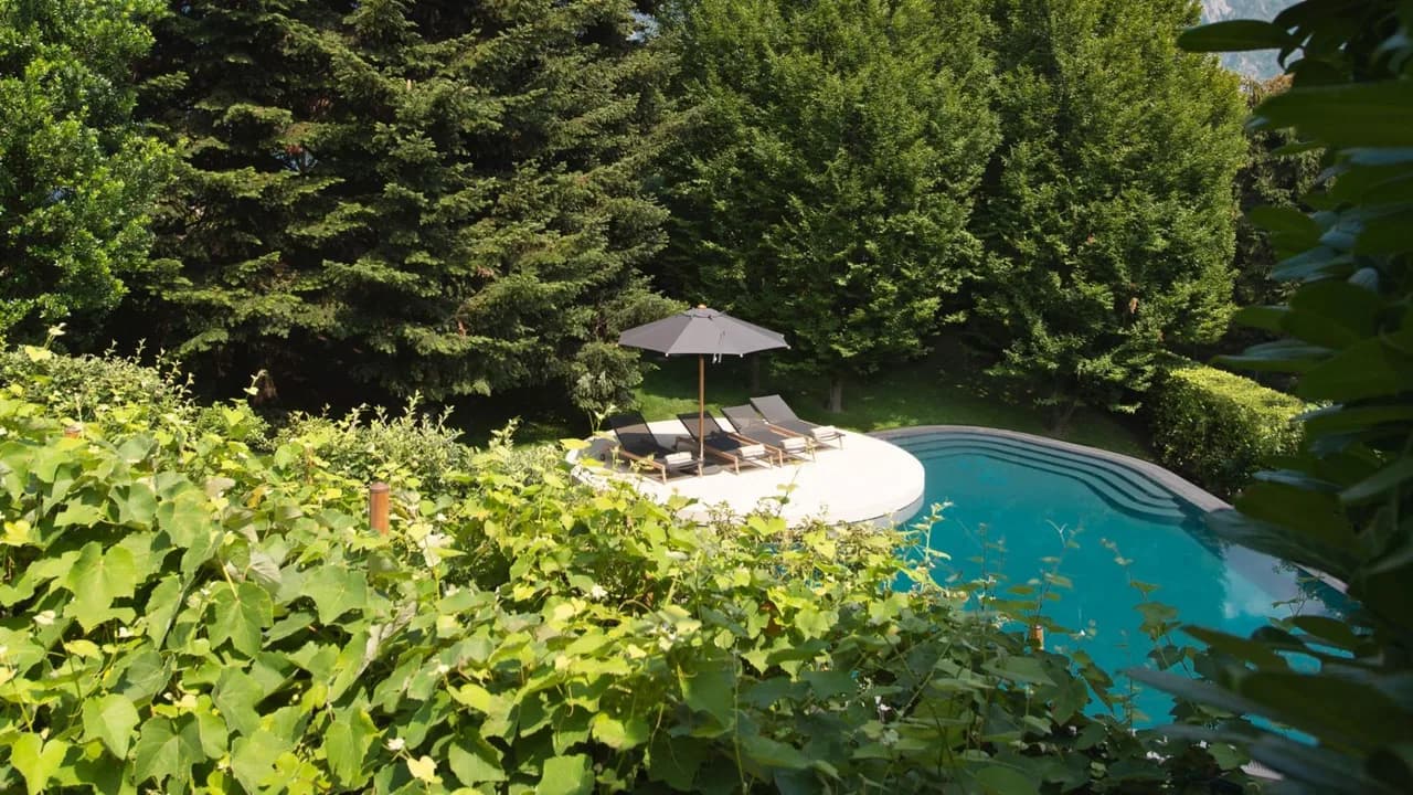 Elegant Villa With Scenic Lake Retreat photo 3