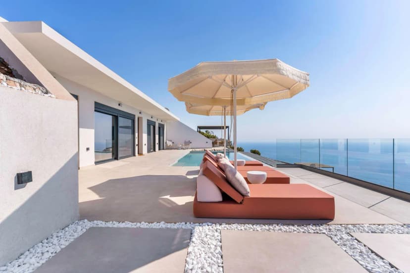 Stylish Cave Villa Near Top Beaches