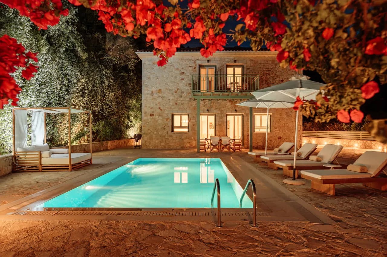 Lavish Villa With Sunbeds and Pool photo 5