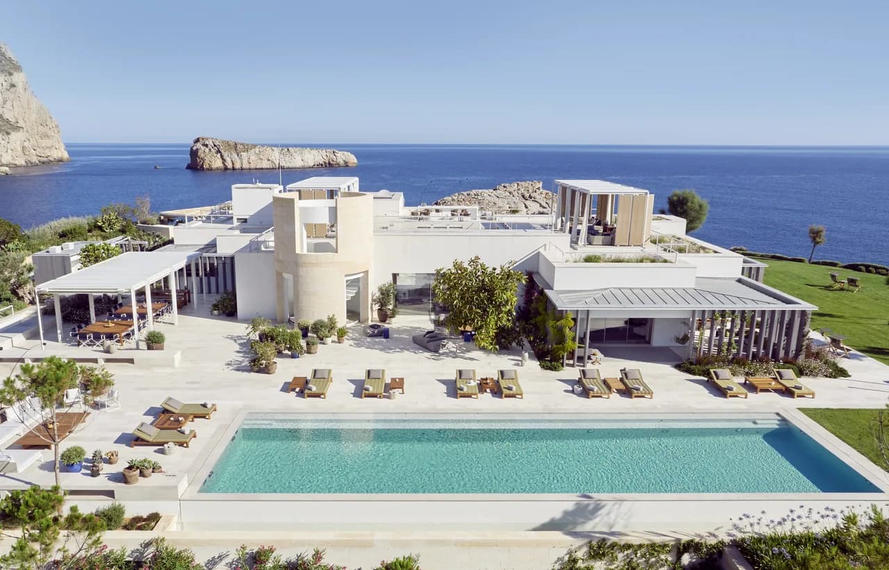 Luxurious Island Villa With Stunning Views
