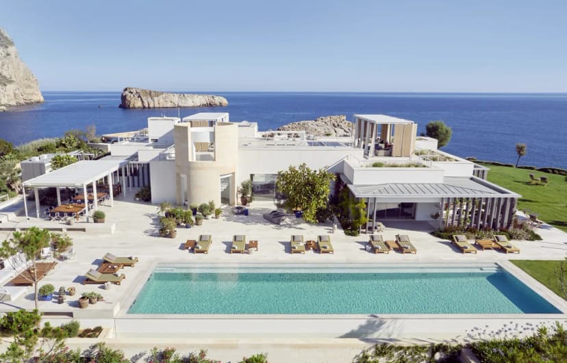 Luxurious Island Villa With Stunning Views