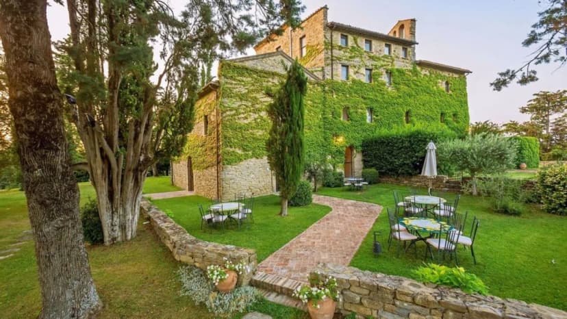 Beautiful Private Hamlet With Pool and Views