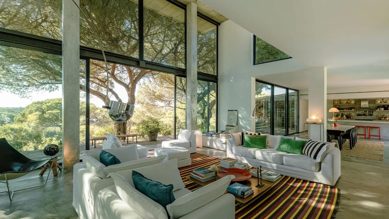 Luxury Living Amongst Lush Woodlands photo 2
