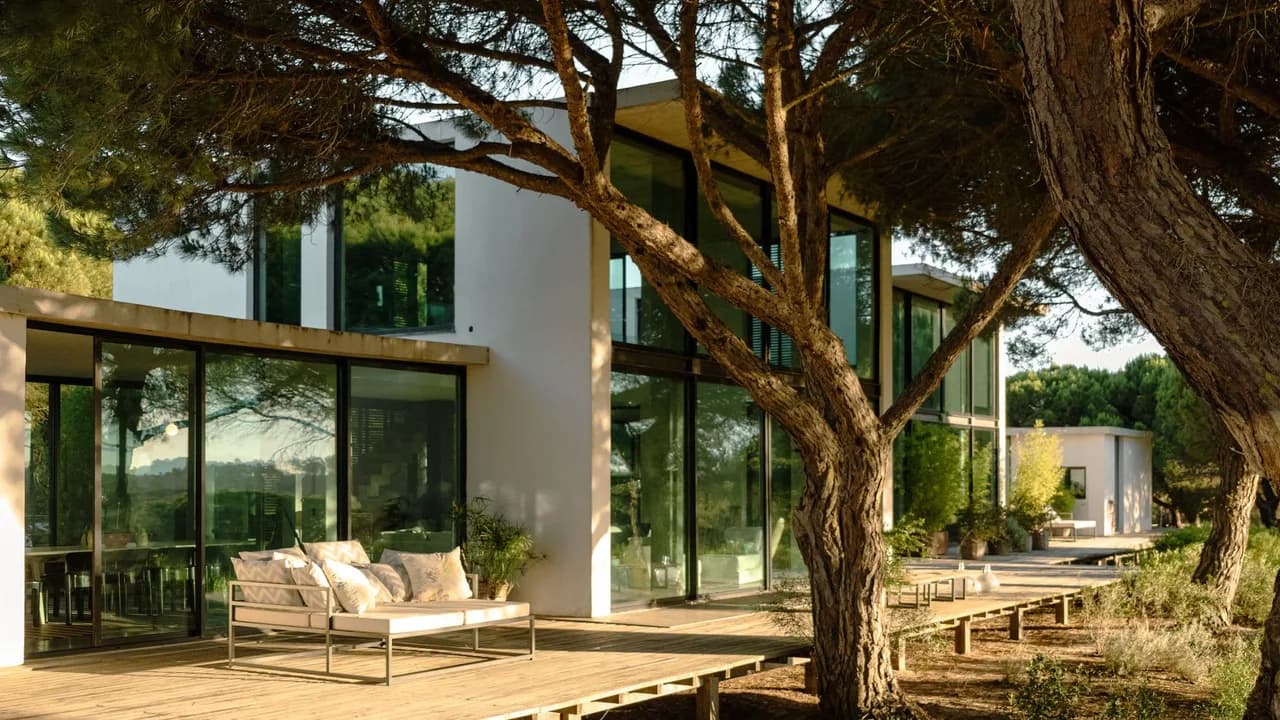 Luxury Living Amongst Lush Woodlands photo 5
