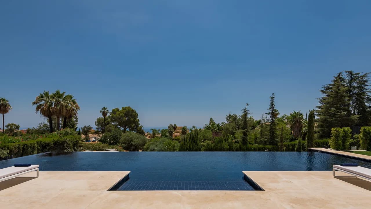 Luxury Villa in Cascada De Camojan photo 5
