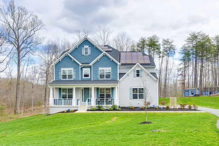 Spacious Five Bedroom Retreat in Washington DC Area