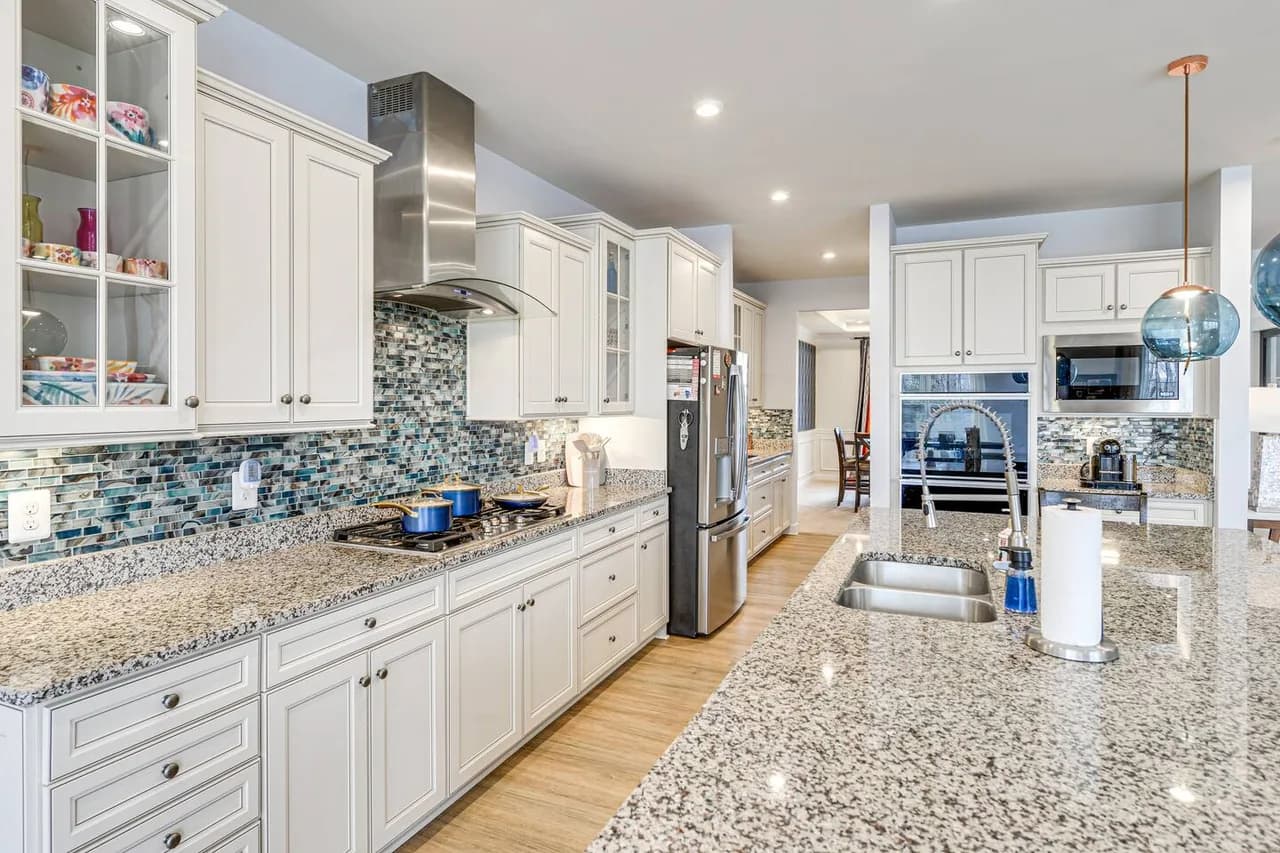 Spacious Five Bedroom Retreat in Washington DC Area photo 5