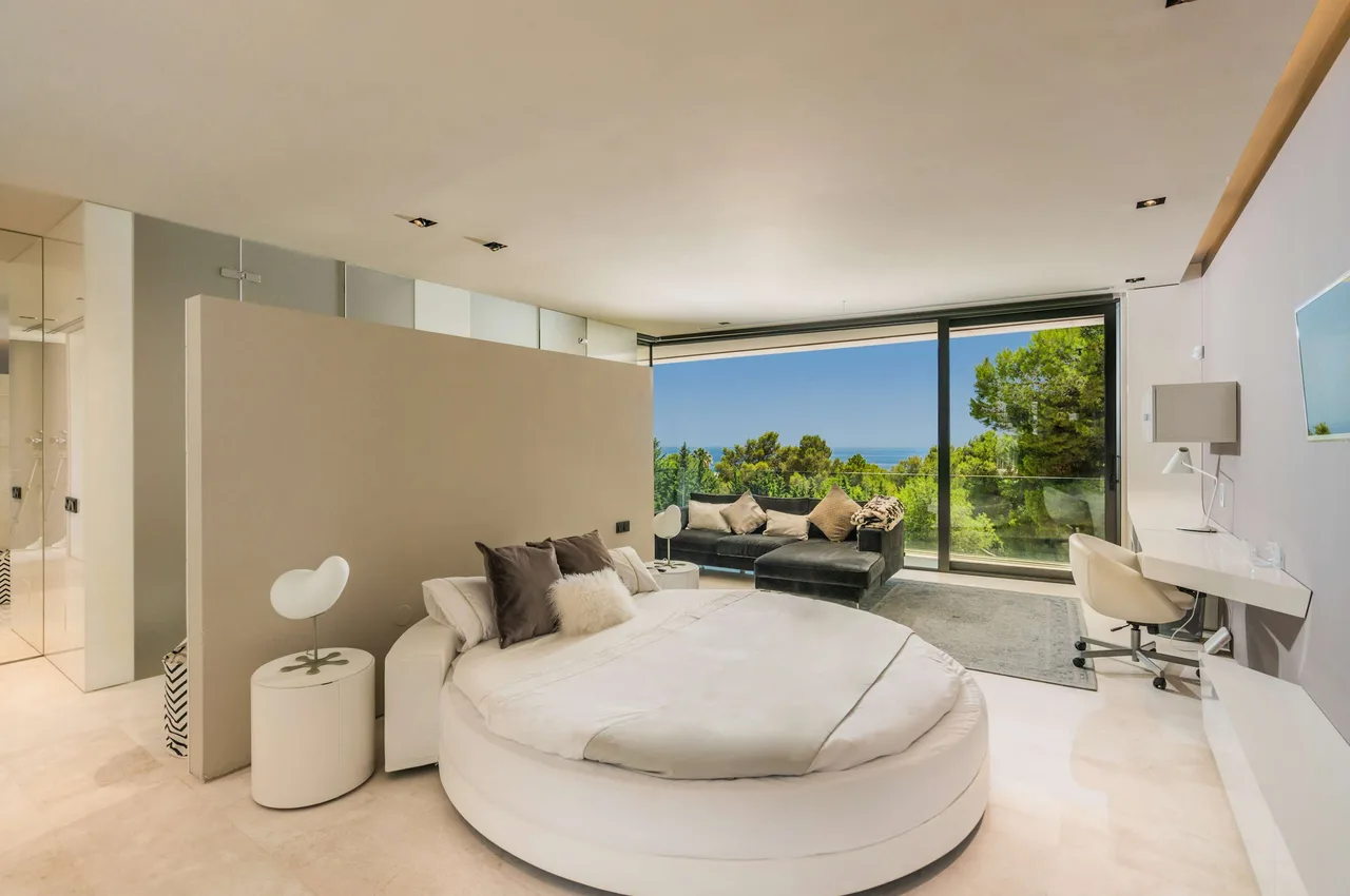 Modern Marbella Villa With Outdoor Art photo 3