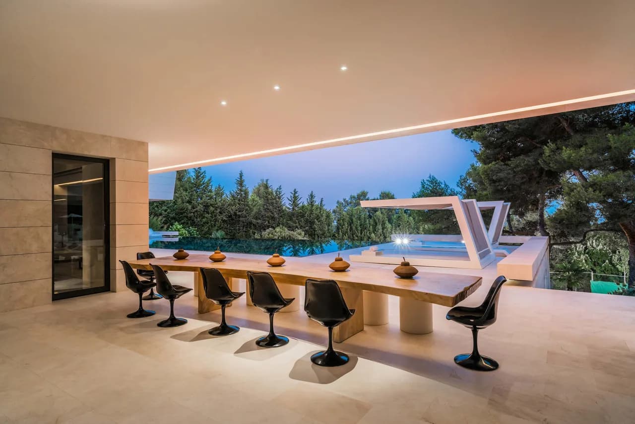 Modern Marbella Villa With Outdoor Art photo 5