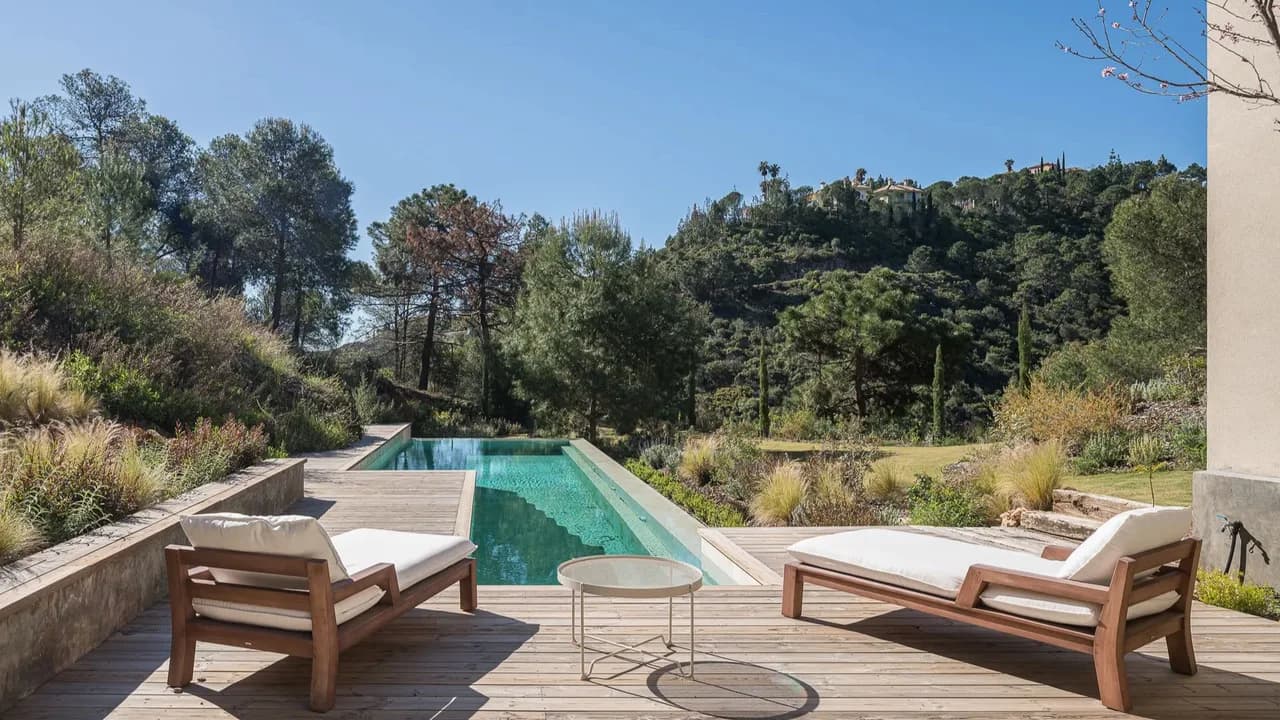Luxury Villa in Prestigious El Madroñal photo 4