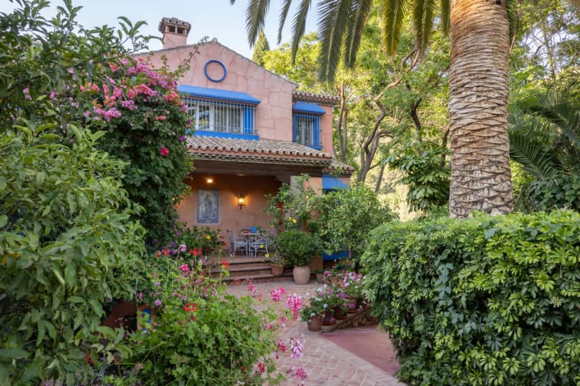 Villa With Gorgeous Sea and Mountain Views