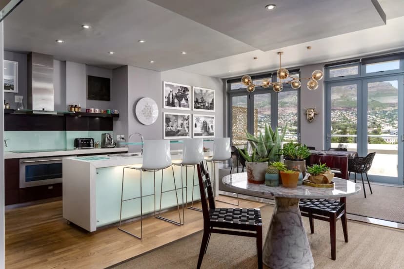 Modern Three Bedroom Apartment in Cape Town