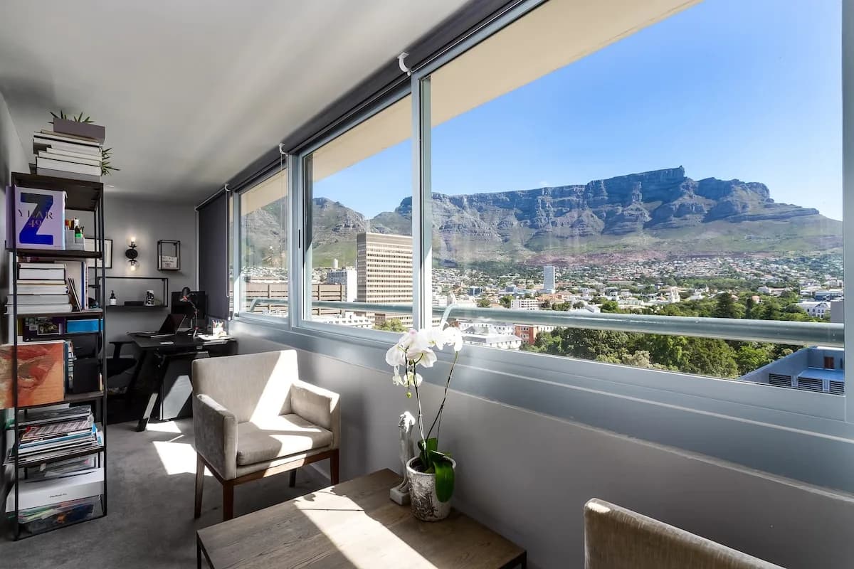Chic Three Bedroom Apartment in Cape Town photo 3