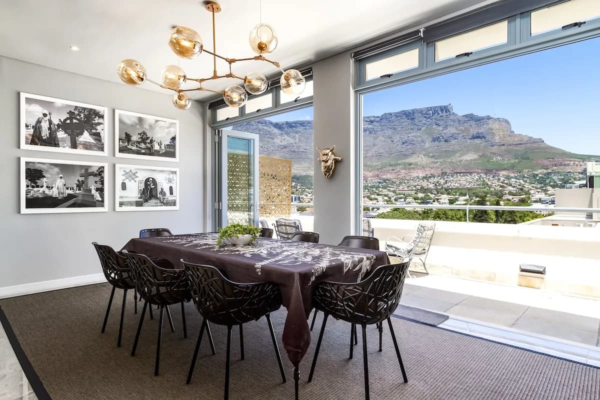 Chic Three Bedroom Apartment in Cape Town photo 4