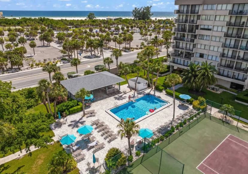 Stunning Lakehouse Condo in Sarasota