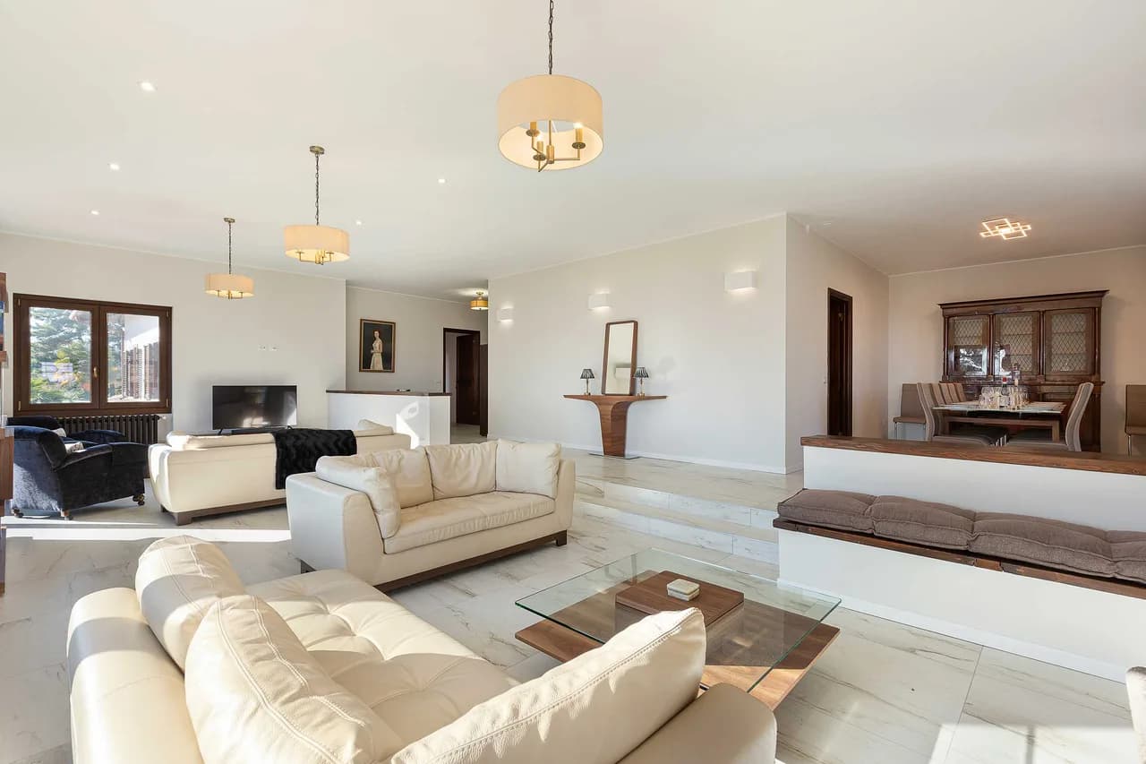 Villa With Magnificent Lakefront Pool photo 2