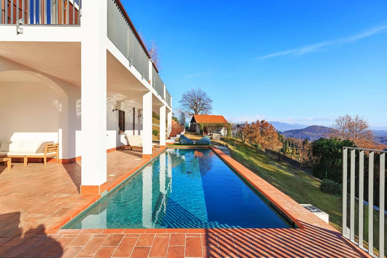 Villa With Magnificent Lakefront Pool photo 4