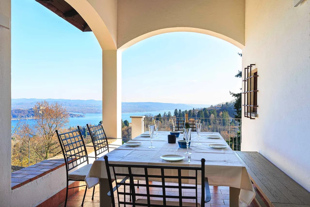 Villa With Magnificent Lakefront Pool photo 5
