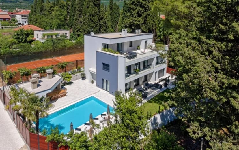Luxurious Dalmatian Villa Near Beach