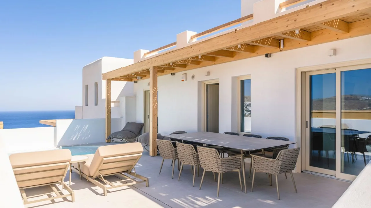 Sophisticated Villa Near Super Paradise Beach photo 4