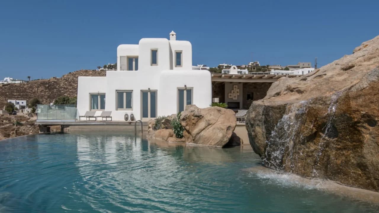 Beautiful Tourlos Villa With Sea Access