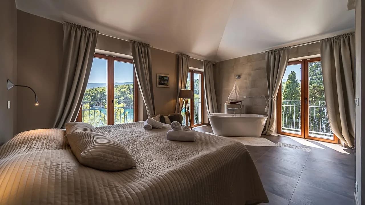 Charming Coastal Villa in Vrboska