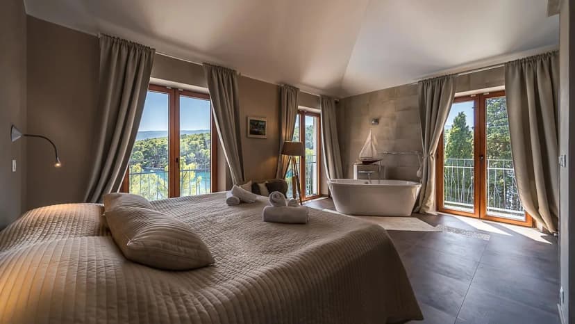 Charming Coastal Villa in Vrboska