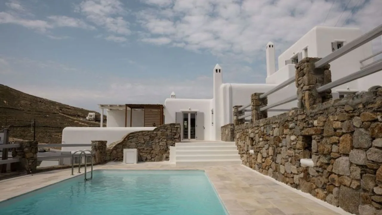 Mediterranean Villa With Expansive Terrace