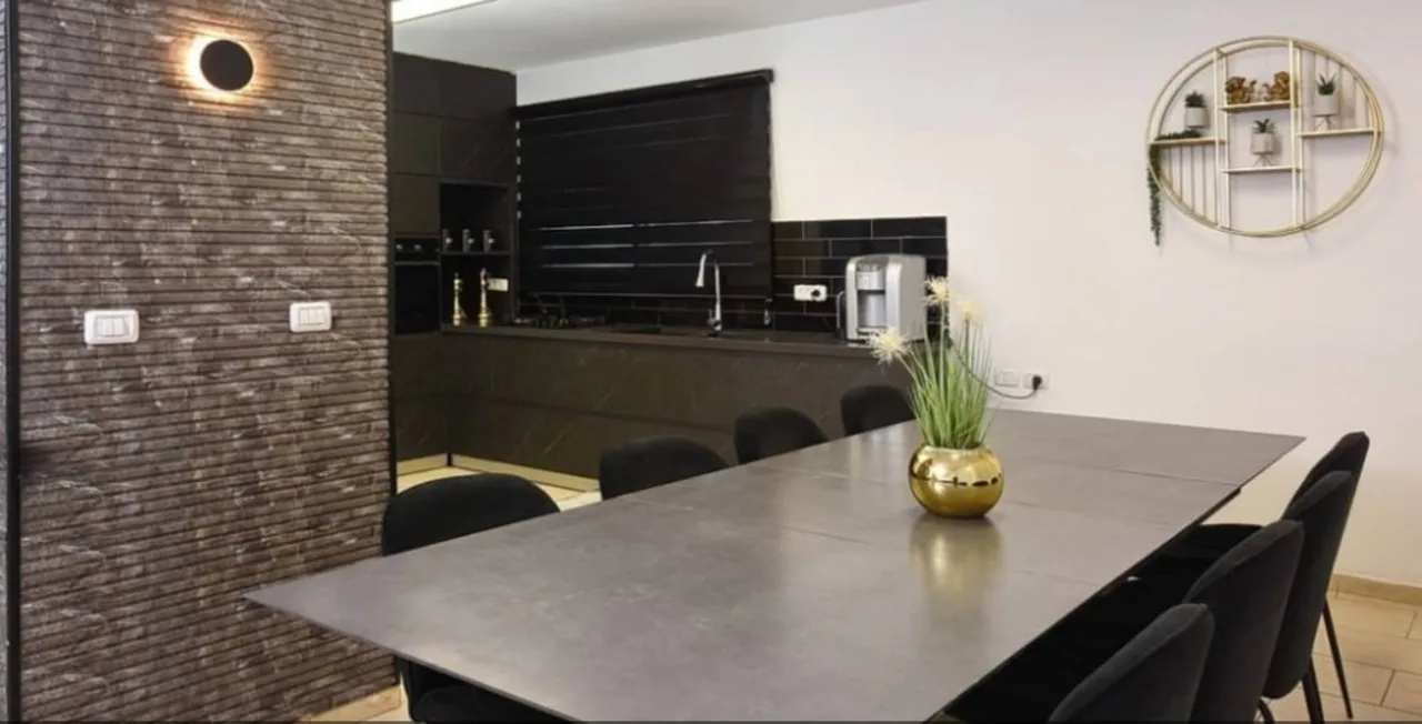 Luxury Retreat W/ Pool, Jacuzzi & Entertainment photo 4