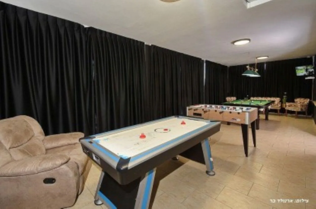 Luxury Retreat W/ Pool, Jacuzzi & Entertainment photo 5