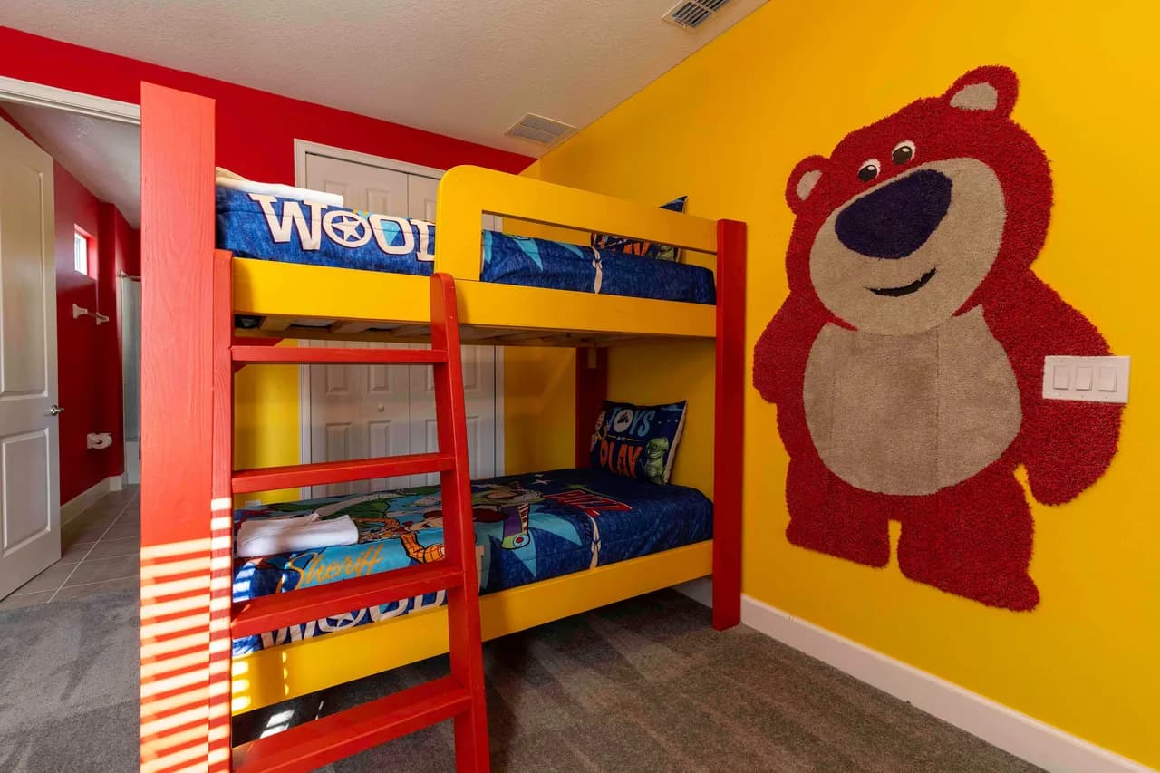 Family-Friendly Villa with Private Pool in Four Corners Florida