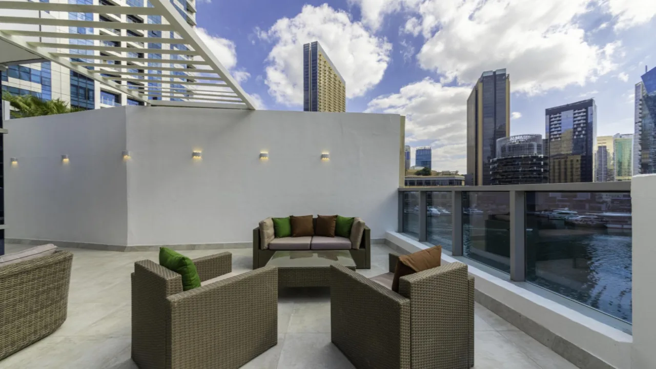 Spacious 3-floor Villa With Marina Views photo 3