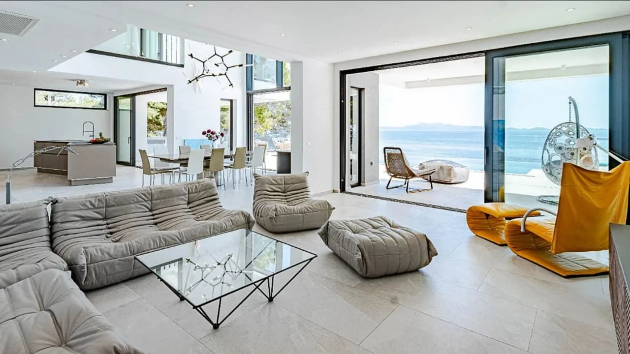 Sophisticated Design Meets Coastal Beauty photo 2