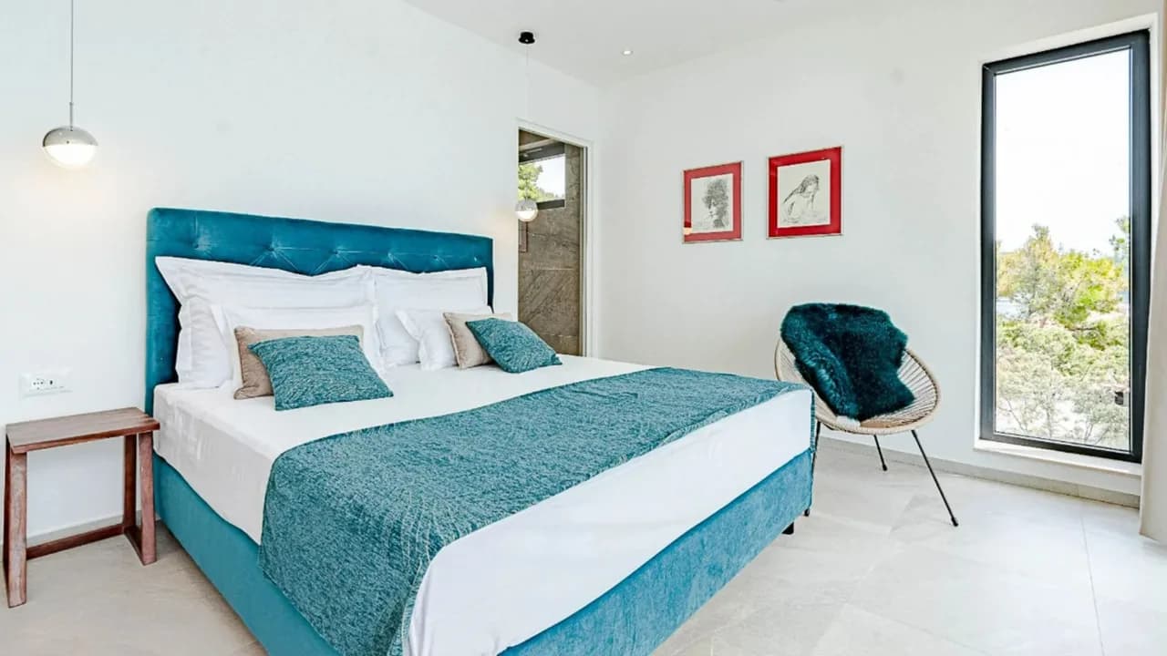 Sophisticated Design Meets Coastal Beauty photo 3